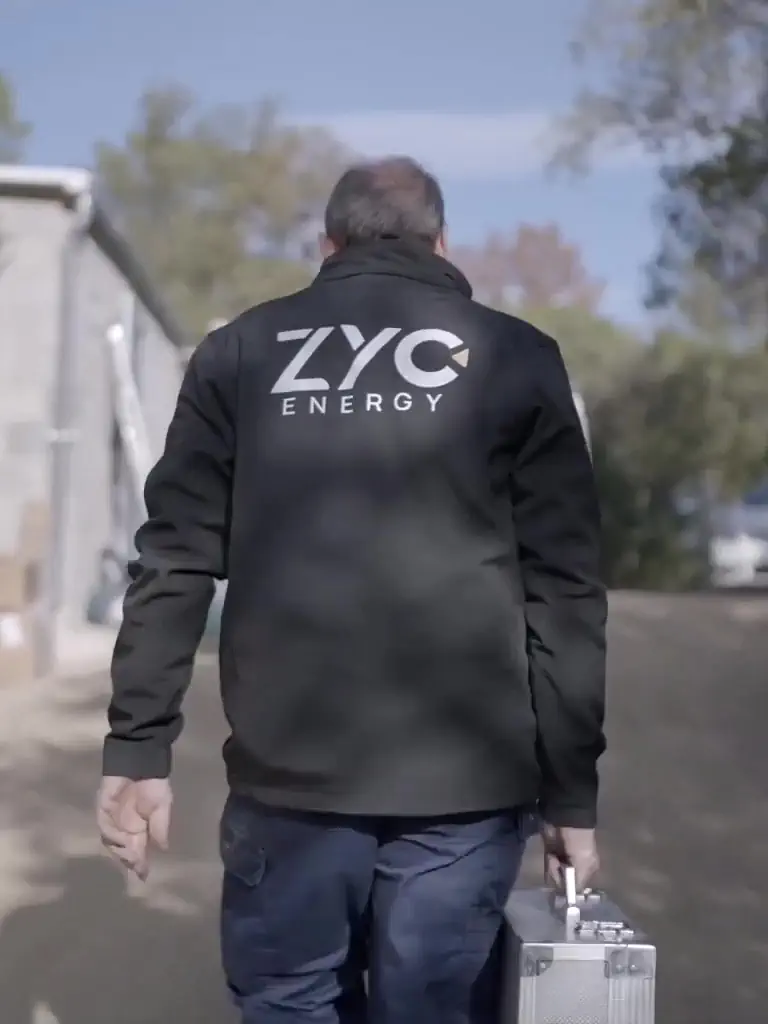 Técnicos cualificados en baterías solares de Barcelona Batteries sobre el terreno